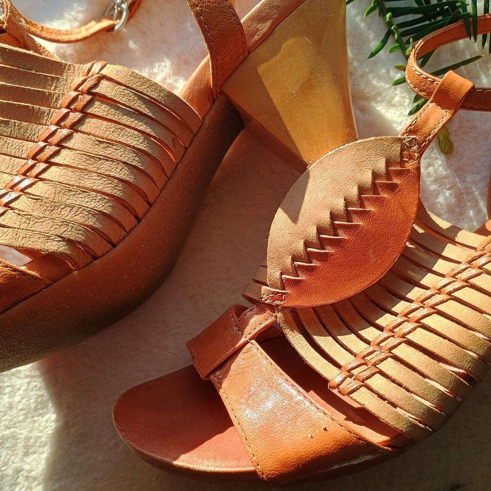 Women's Tan Strappy Sandals